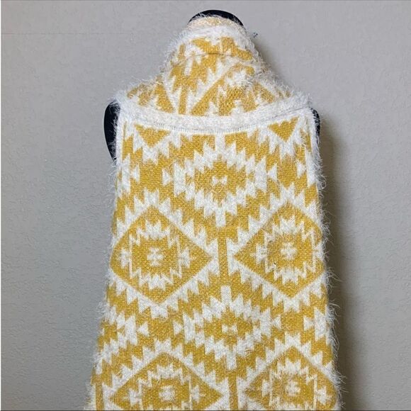 Yellow and white wrap sweater - Picture 7 of 11
